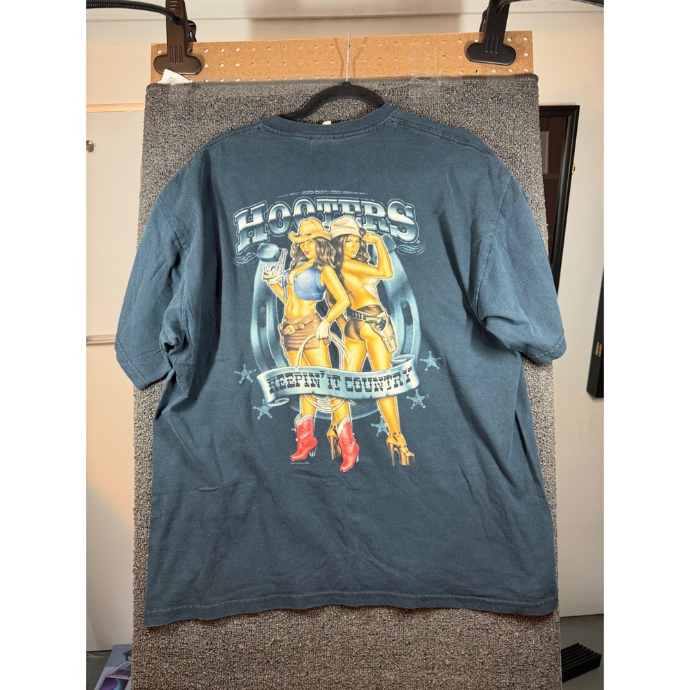 Gildan Hooters T-Shirt Mens XL Black Keepin It Country Graphic Tee Cowgirl
